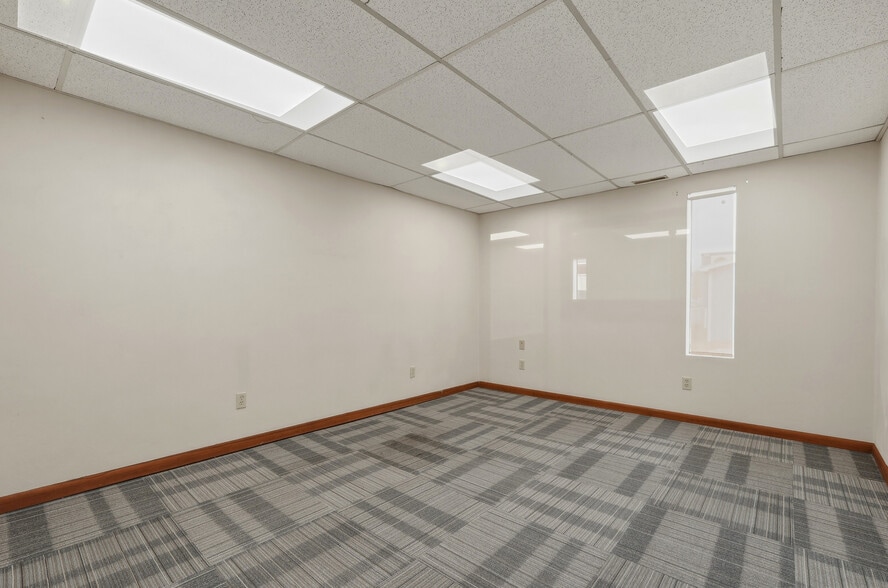More Photos Of 3122 7th Ave, Charleston Office For Lease