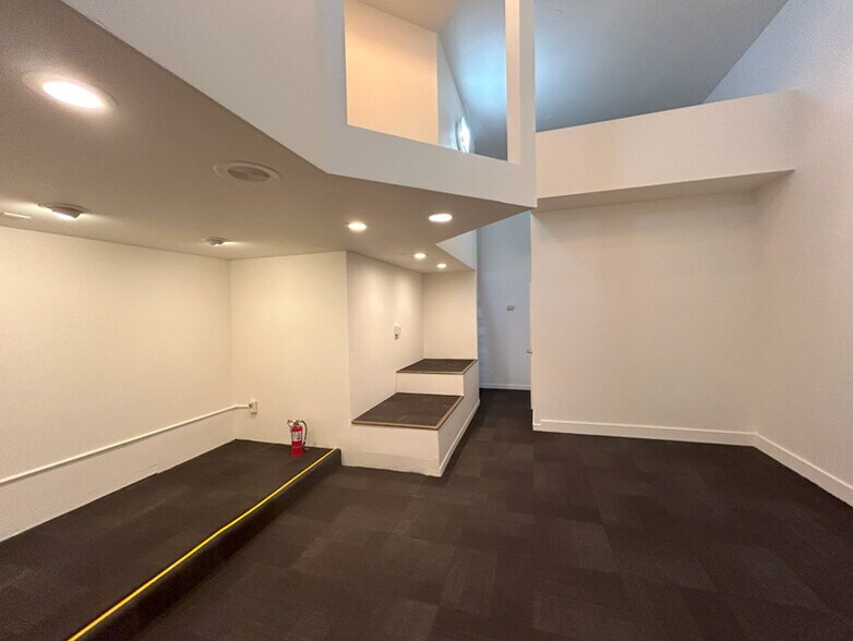 More Photos Of 418 Sutter St, San Francisco Storefront For Lease