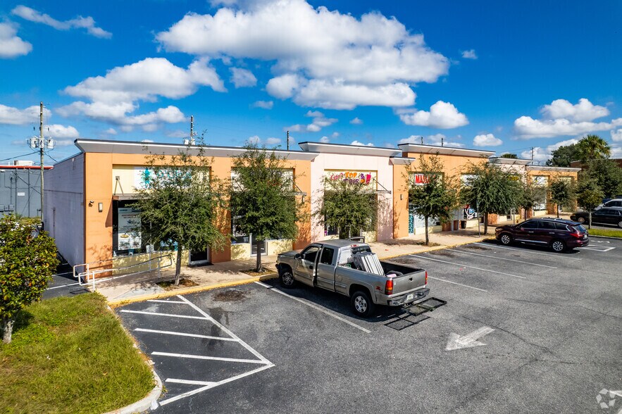 More Photos Of 2816-2830 S Bay St, Eustis General Retail For Lease