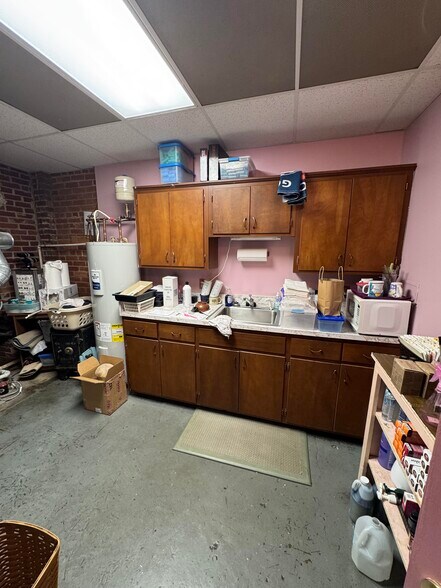 More Photos Of 100 N Buckmarsh St, Berryville Office For Lease