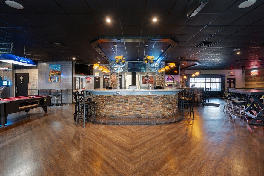 More Photos Of 3248 Blackwood Dr, Nashville Bar For Sale