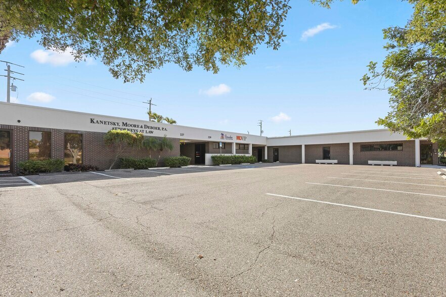 More Photos Of 227-233 Nokomis Ave, Venice Office For Sale
