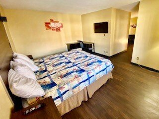 More Photos Of 529 S 4th St, Springfield Hotel For Sale