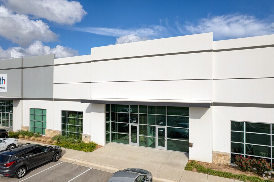 More Photos Of 3101 Eagles Nest St, Round Rock Flex For Lease