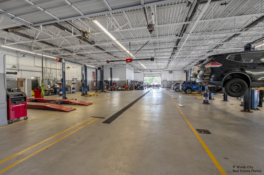 More Photos Of 945 E Chicago St, Elgin Auto Dealership For Sale