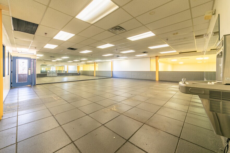 More Photos Of 450 State Route 34, Old Bridge Light Distribution For Sale