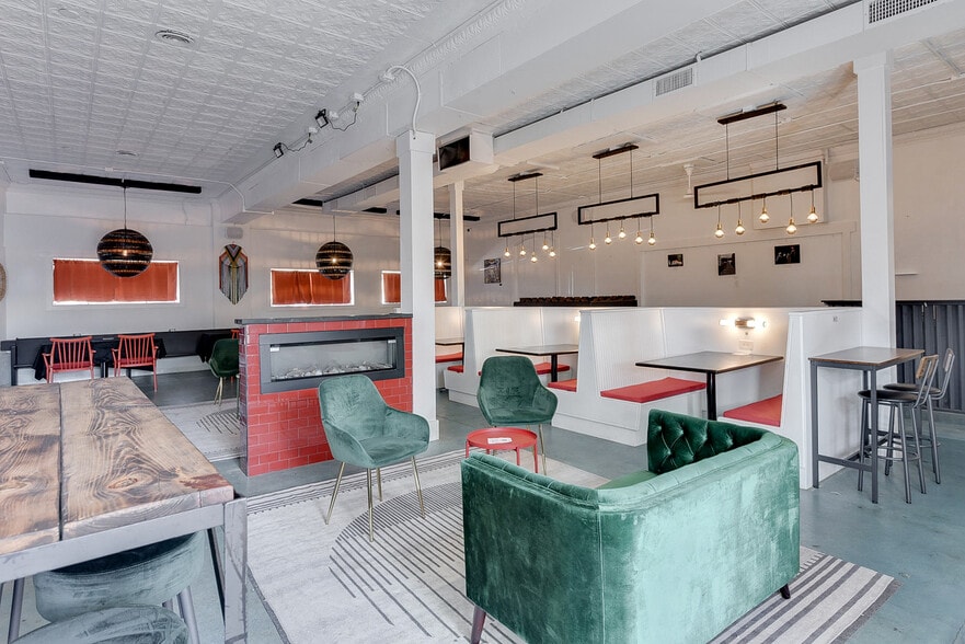 More Photos Of 1915 19th & Leavenworth Building, Omaha Restaurant For Lease