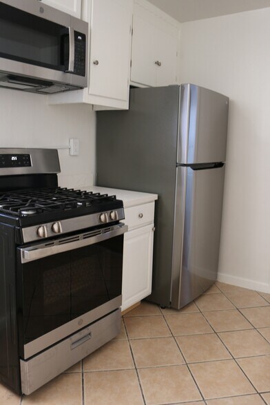 More Photos Of 1841 98th Ave, Oakland Freestanding For Sale