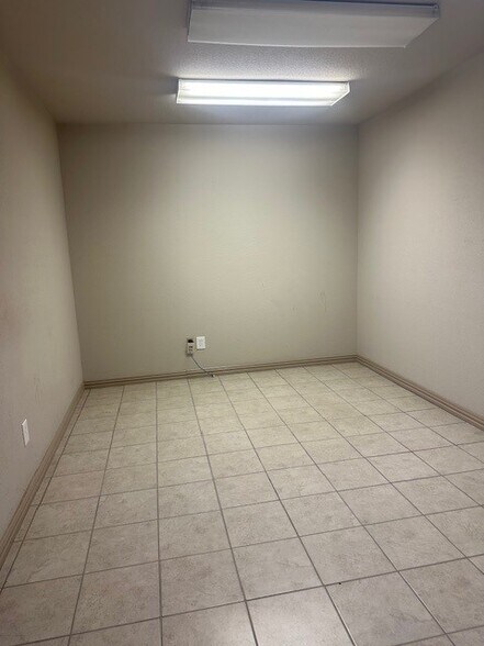 More Photos Of 2703 Marshall St, Fort Worth Warehouse For Sale