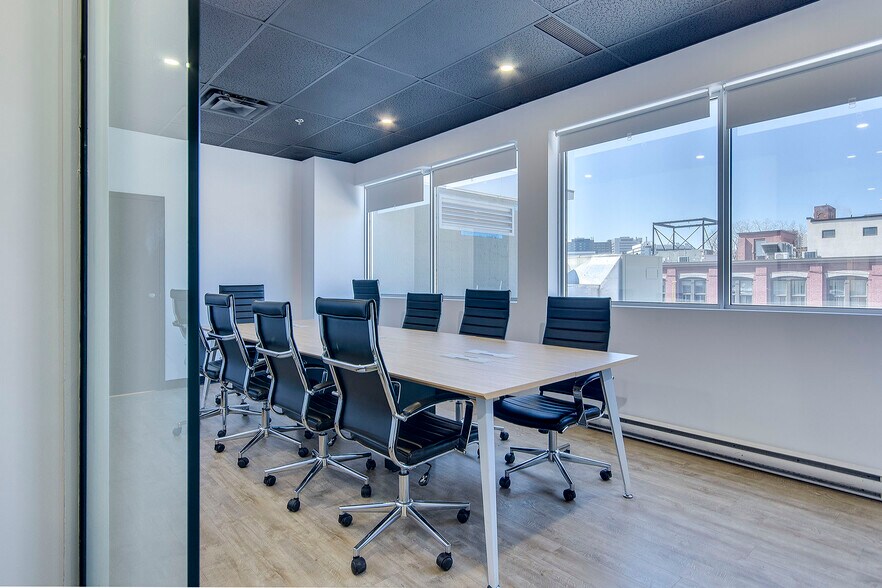 More Photos Of 4760 Rue Acorn, Montréal Research And Development For Lease