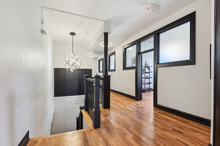 More Photos Of 5 N Park St, Sapulpa Storefront For Lease