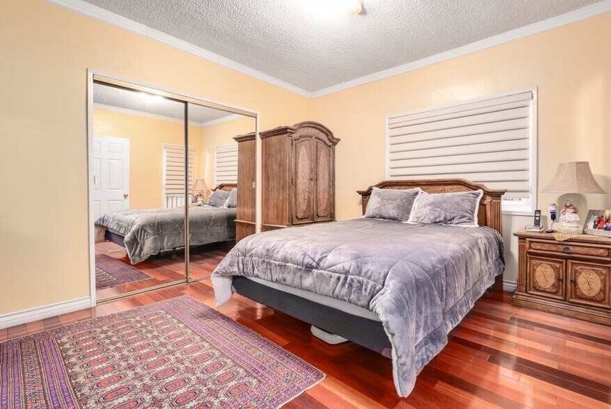 More Photos Of 1428 N Kenmore Ave, Los Angeles Apartments For Sale