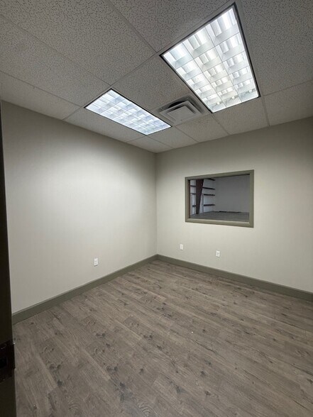 More Photos Of 6334 Philips Hwy, Jacksonville Light Distribution For Lease