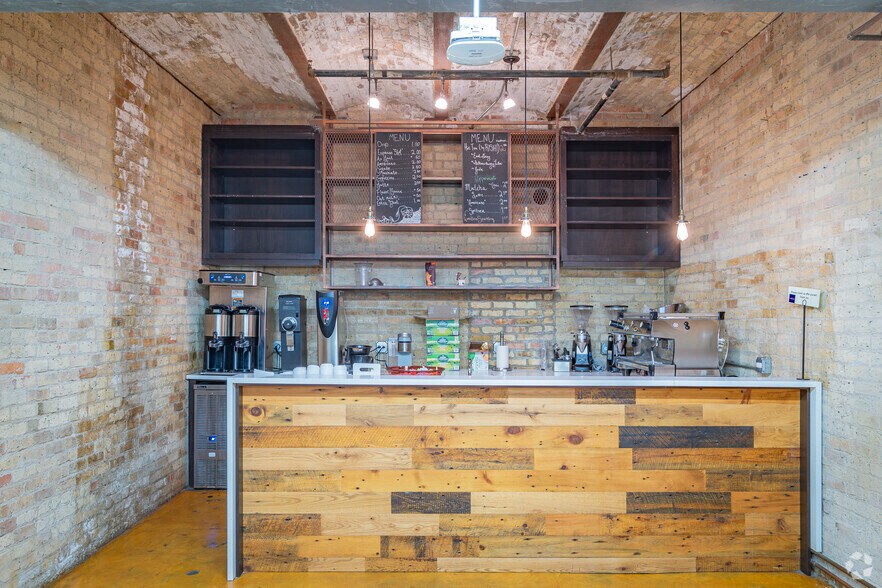More Photos Of 333 W Ohio St, Chicago Loft Creative Space For Lease