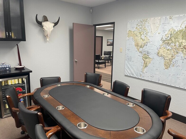 More Photos Of 315 19th St SE, Calgary Service For Lease