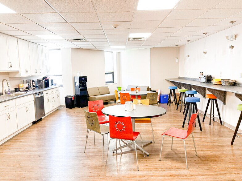 More Photos Of 10475 Perry Hwy, Wexford Medical For Lease