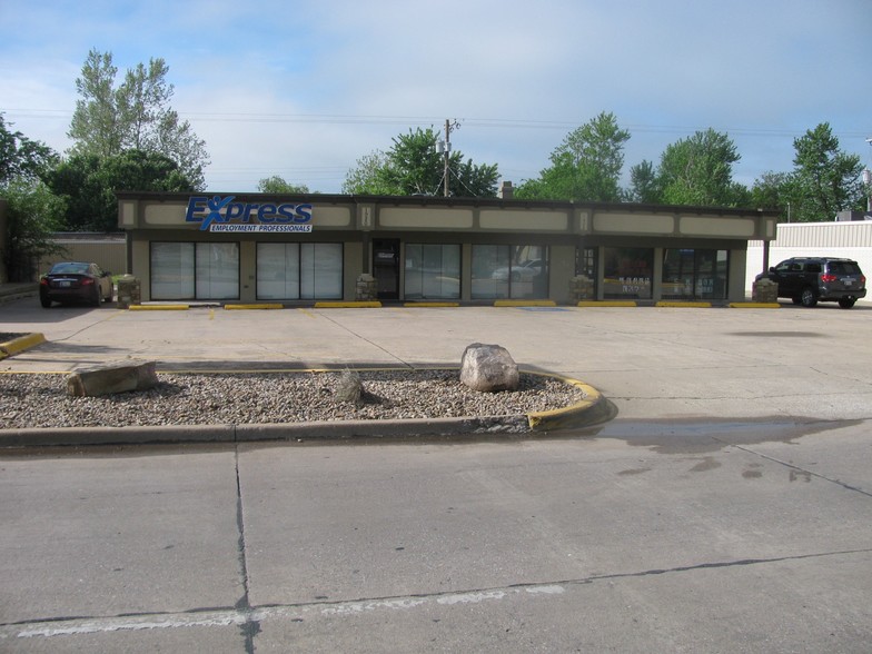 Primary Photo Of 1920 NW Cache Rd, Lawton Storefront Retail Office For Lease