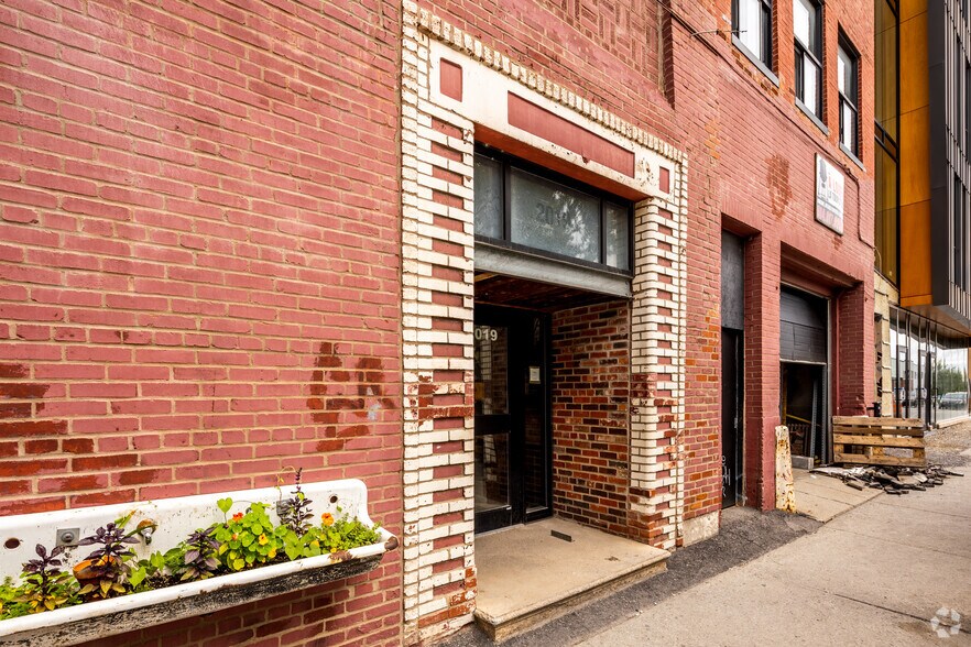 More Photos Of 2019 Moreau, Montréal Loft Creative Space For Lease