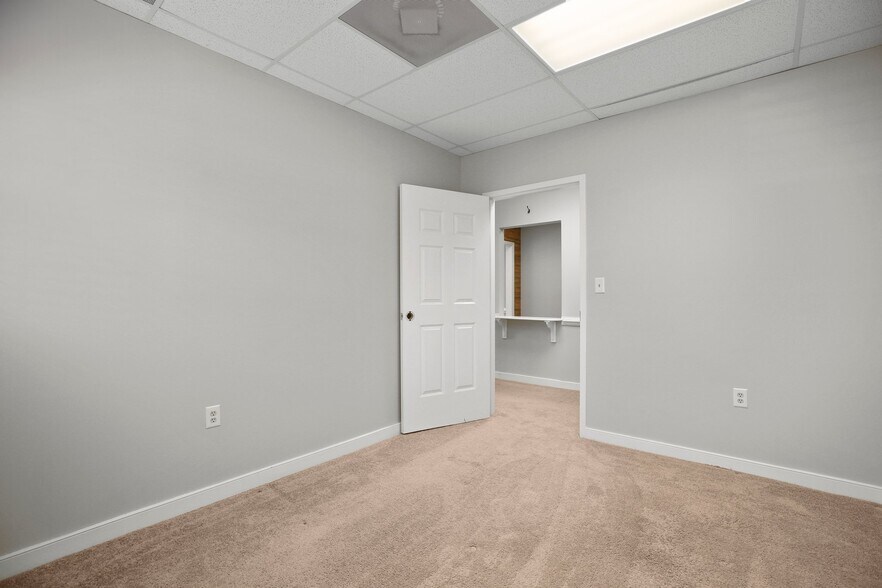 More Photos Of 10708 Ballantraye Dr, Fredericksburg Medical For Sale