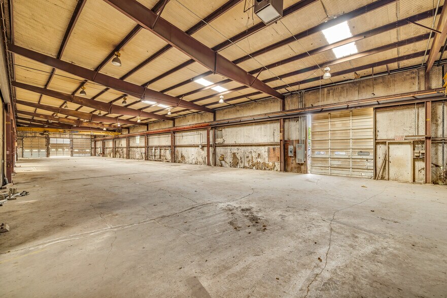 More Photos Of 2101 S East Ave, Cushing Warehouse For Lease