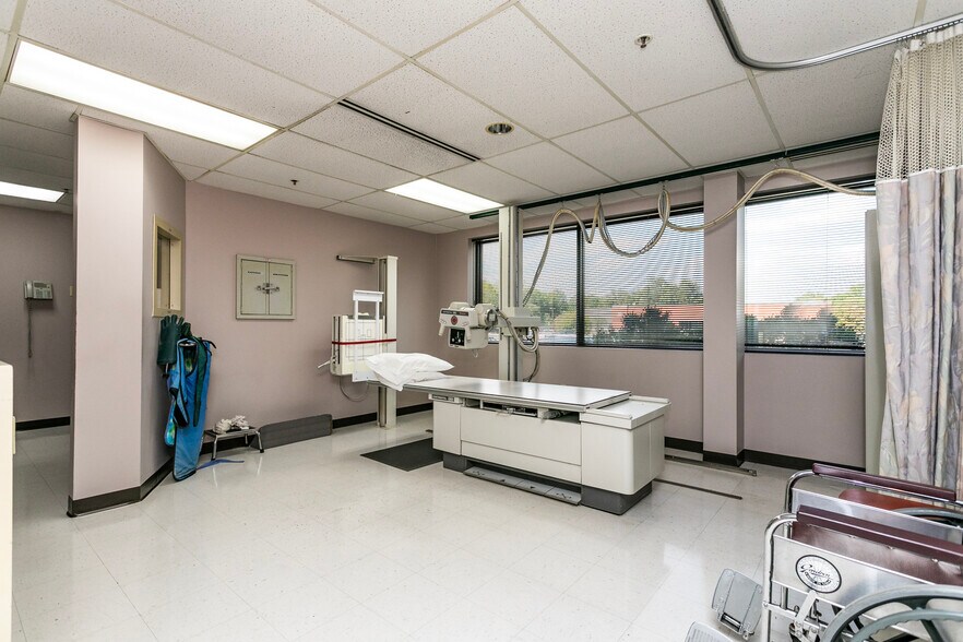 More Photos Of 1 Professional Dr, Alton Medical For Sale