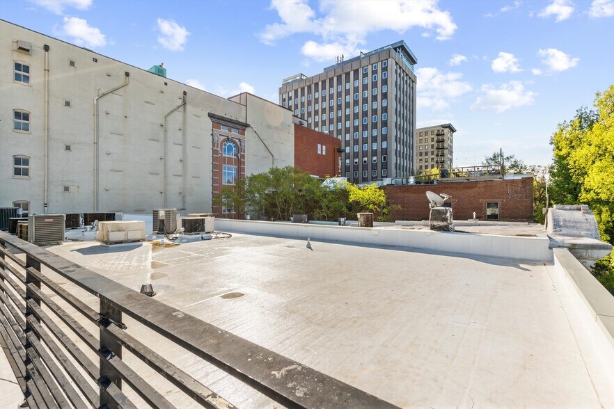 More Photos Of 16-20 Market Sq, Knoxville Apartments For Sale