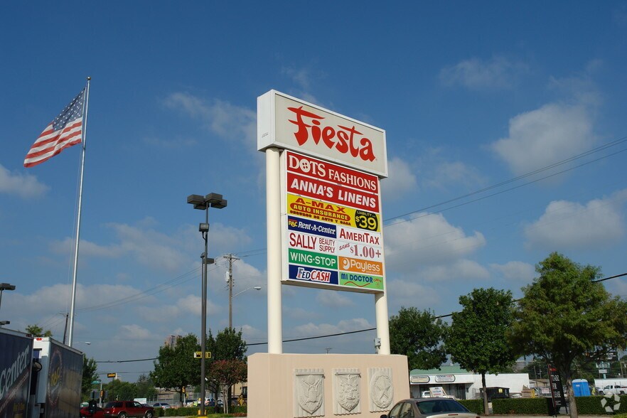 More Photos Of 5334 Ross Ave, Dallas General Retail For Lease