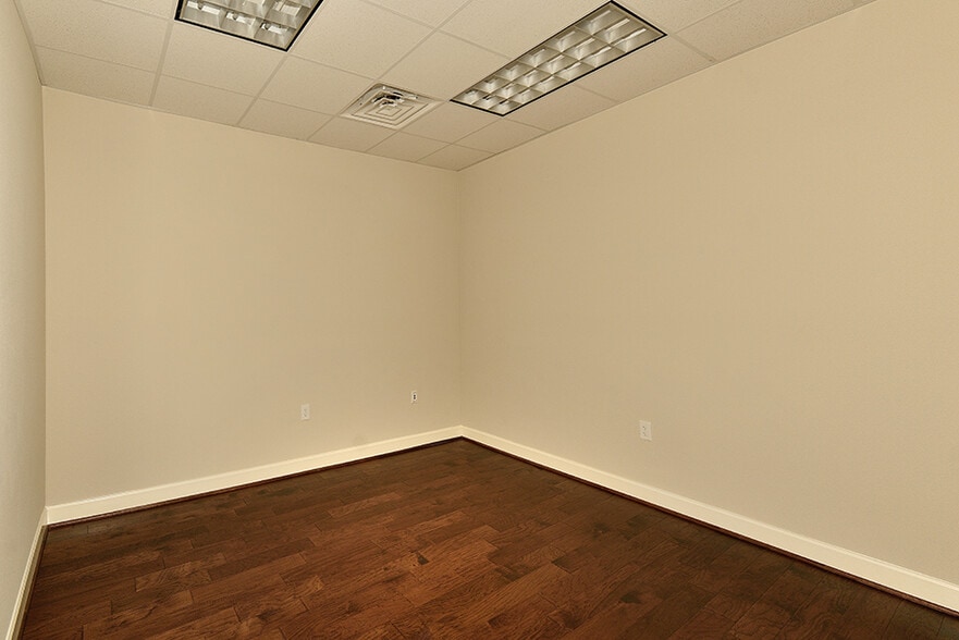 More Photos Of 2219 Sawdust Rd, The Woodlands Office For Sale