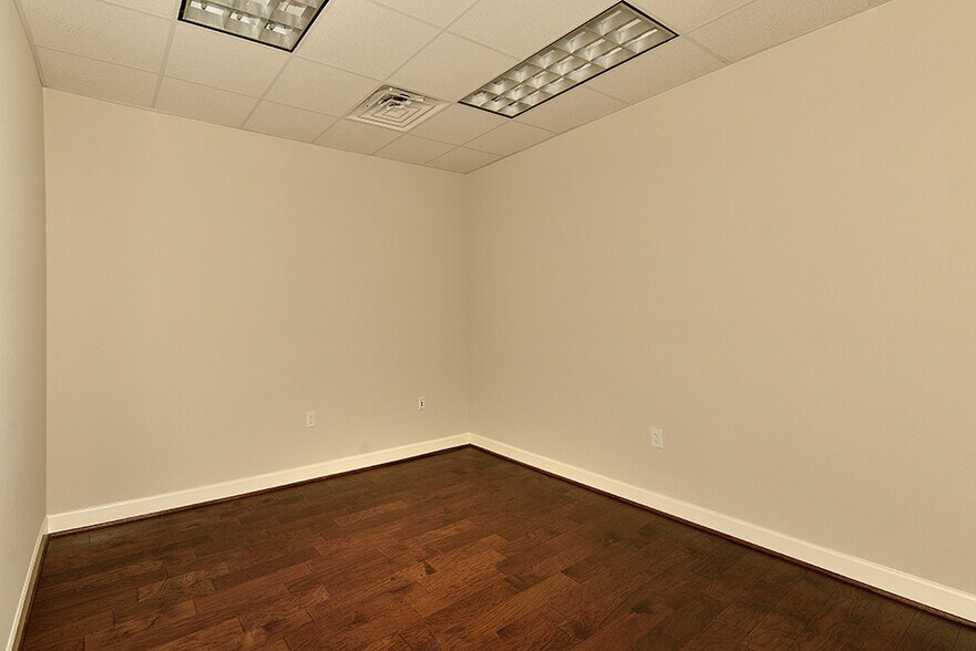 More Photos Of 2219 Sawdust Rd, The Woodlands Office For Sale