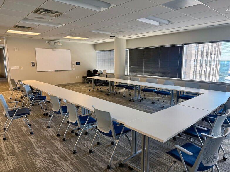 More Photos Of 101 N Tryon St, Charlotte Office For Lease