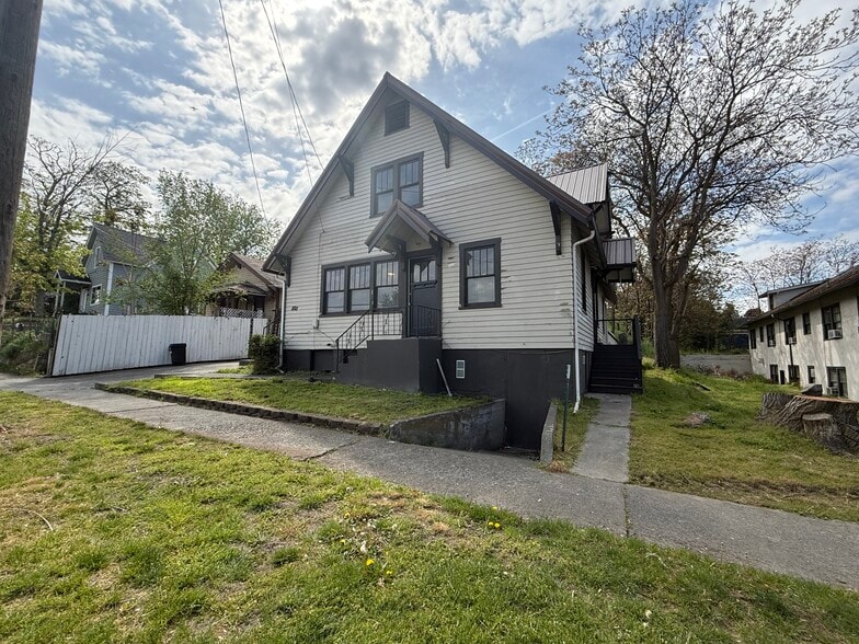 Primary Photo Of 1818 7th Ave, Lewiston Apartments For Sale