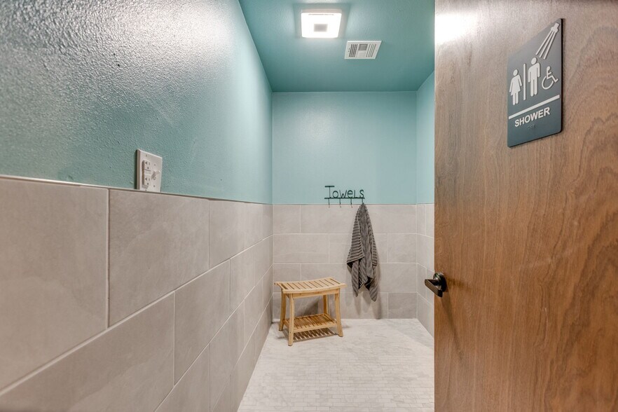 More Photos Of 20 E Dunloup Rd, Shawnee Medical For Sale