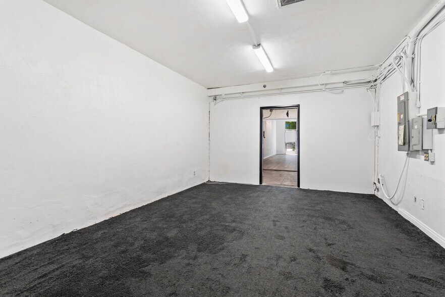 More Photos Of 5148-5152 Lankershim Blvd, North Hollywood Storefront For Sale