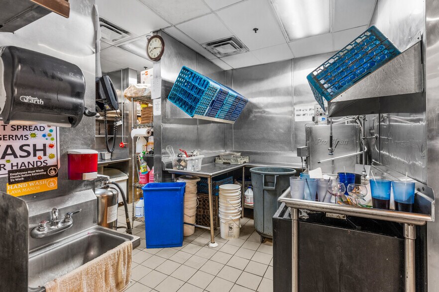 More Photos Of 73155 Highway 111, Palm Desert Restaurant For Sale