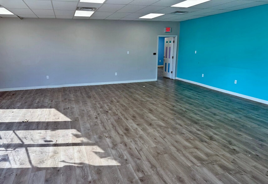 More Photos Of 28905-28909 Utica Rd, Roseville Office For Lease