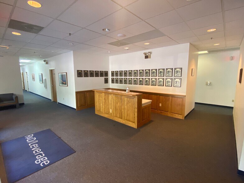 More Photos Of 1009-1013 SE Browning Ave, Lees Summit Research And Development For Lease