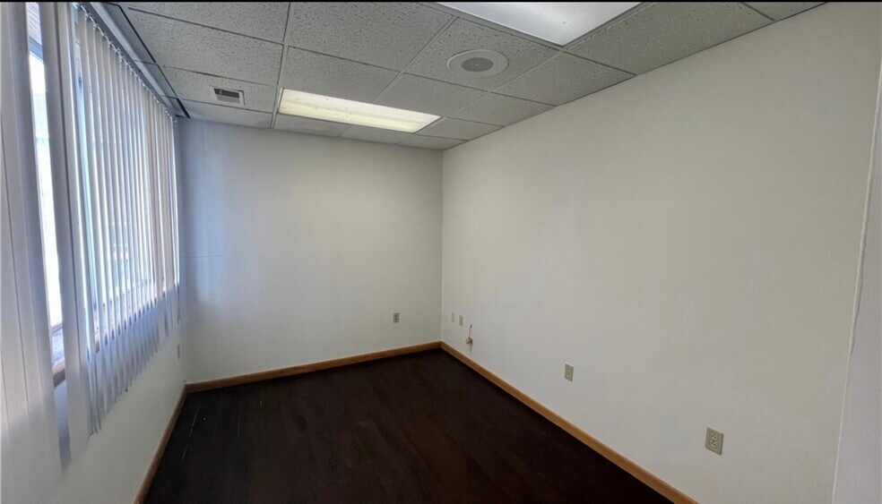More Photos Of 438 Line Ave, Ellwood City Office For Sale