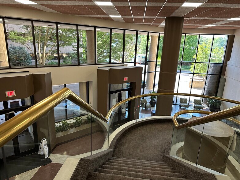 More Photos Of 1401 Harrodsburg Rd, Lexington Medical For Sale