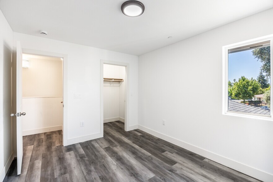 More Photos Of 2409 Cava Ct, Sacramento Apartments For Sale