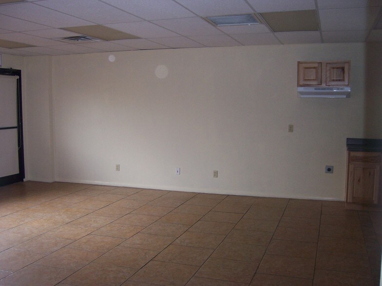More Photos Of 679 N 1st Ave, San Luis Office For Lease