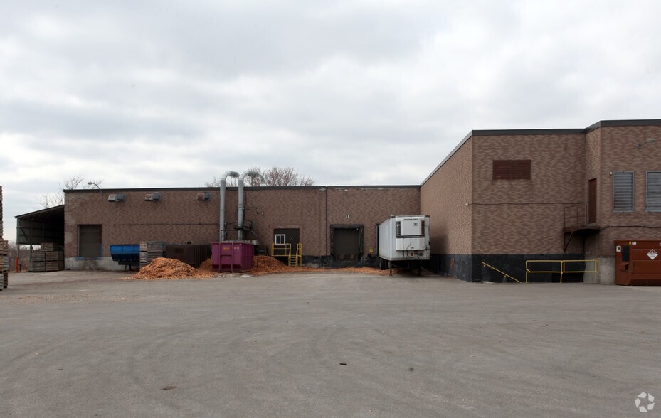More Photos Of 355 Dissette St, Bradford West Gwillimbury Warehouse For Lease