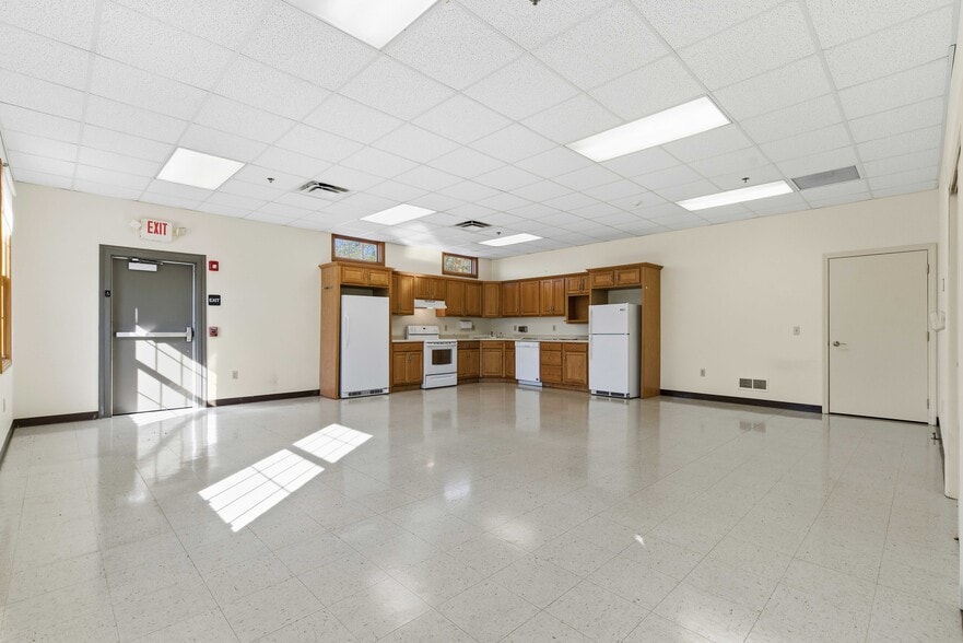 More Photos Of 86 Coraopolis Rd, Coraopolis Daycare Center For Lease