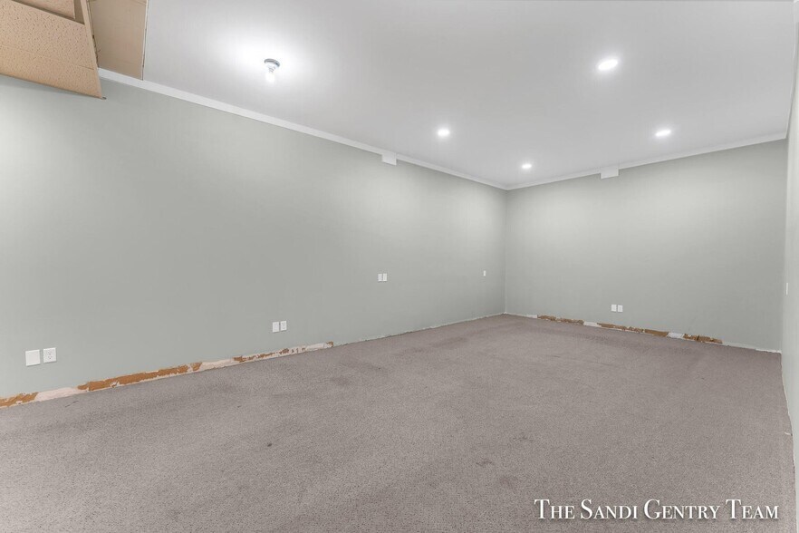 More Photos Of 1343 Whitehall Rd, Muskegon Medical For Sale