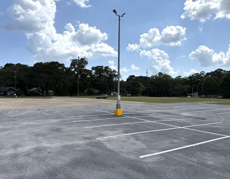 More Photos Of 1924 Dauphin Island Pky, Mobile General Retail For Sale