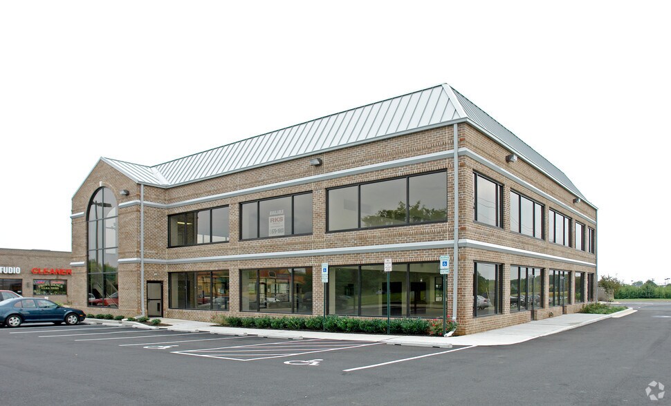 More Photos Of 1 Newport Dr, Forest Hill Unknown For Lease