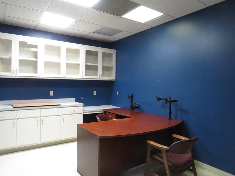 More Photos Of 1205-1211 W Austin St, Port Lavaca Office For Sale