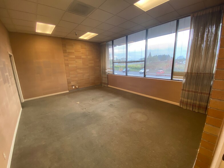 More Photos Of 1140-1144 Willagillespie Rd, Eugene Office For Sale