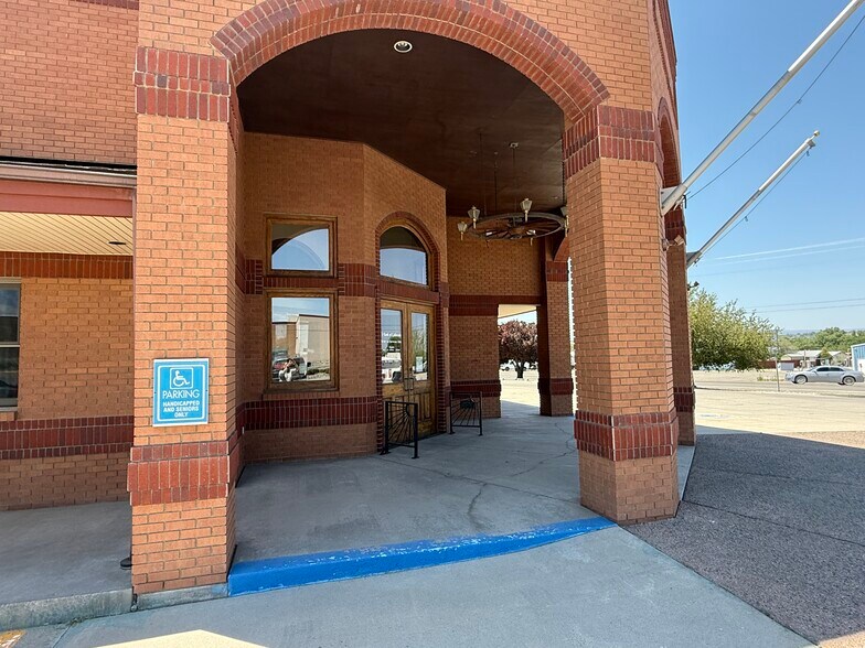 More Photos Of 500 U.S. 50 Business Loop, Olathe General Retail For Sale