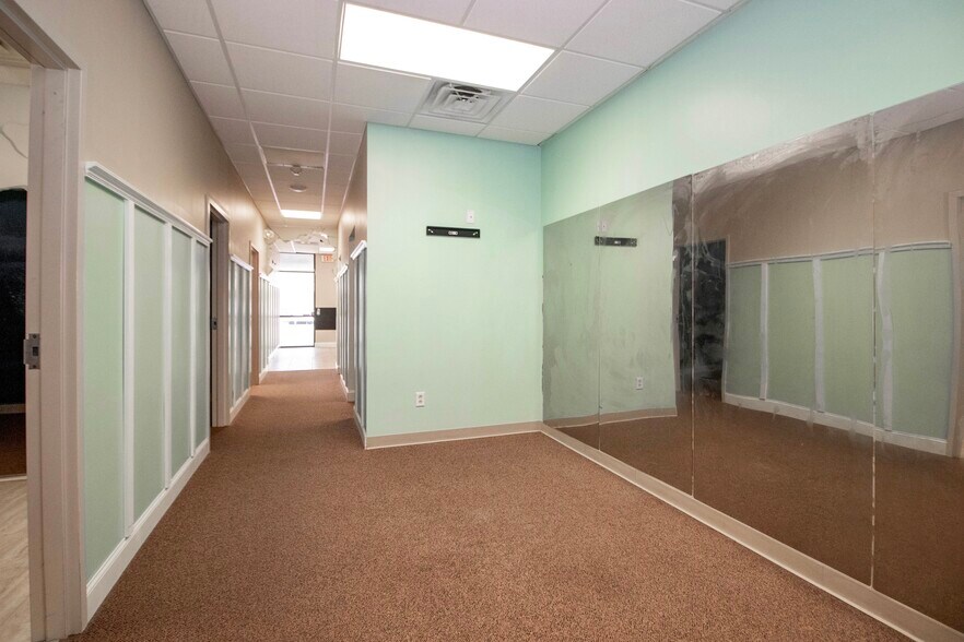 More Photos Of 285 N Main St, Troutman General Retail For Lease