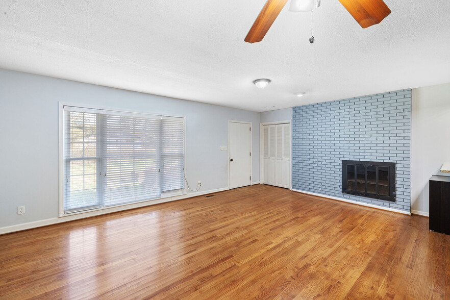 More Photos Of 2721 Wendell Blvd, Wendell Medical For Lease